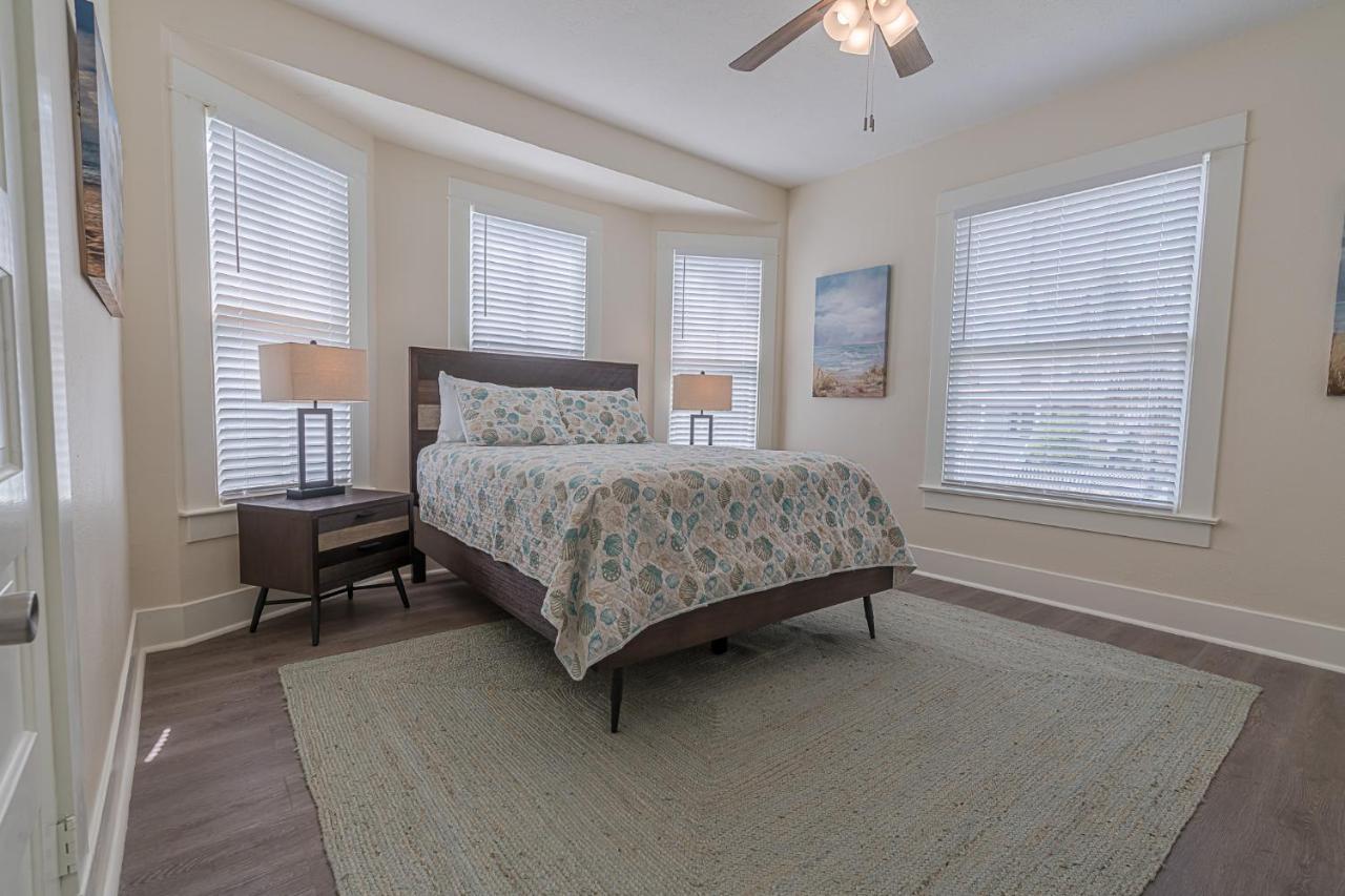 Uptown Cottage Newly Updated Home Near The Strand Galveston Harbor And Utmb Εξωτερικό φωτογραφία