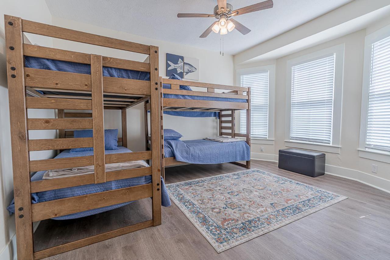 Uptown Cottage Newly Updated Home Near The Strand Galveston Harbor And Utmb Εξωτερικό φωτογραφία